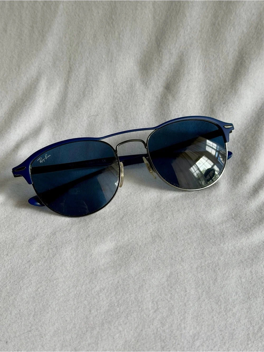 Ray-Ban Men’s Blue Metal Round Sunglasses